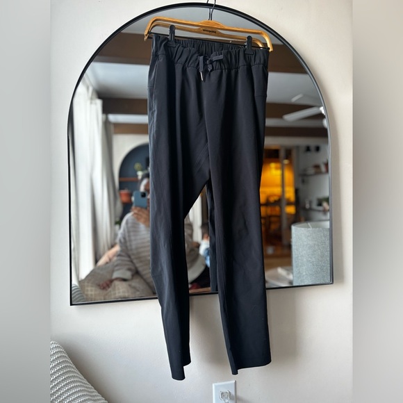 LULULEMON | keep moving 7/8 pant | size 4 - Picture 5 of 7